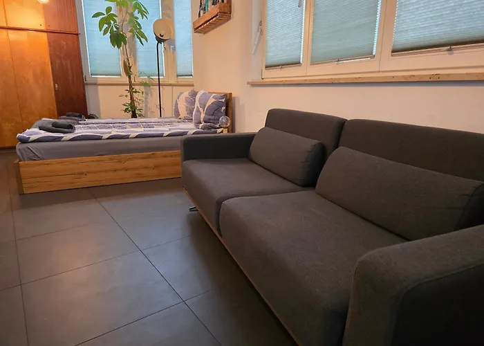 Luftiges Upcycling Studio Im Eg - Zentral